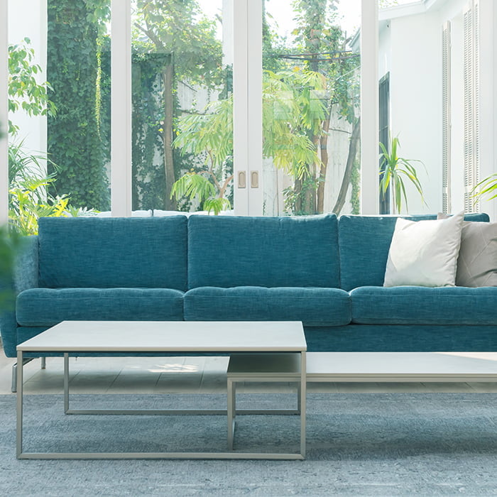 おしゃれな賃貸内装のソファー写真